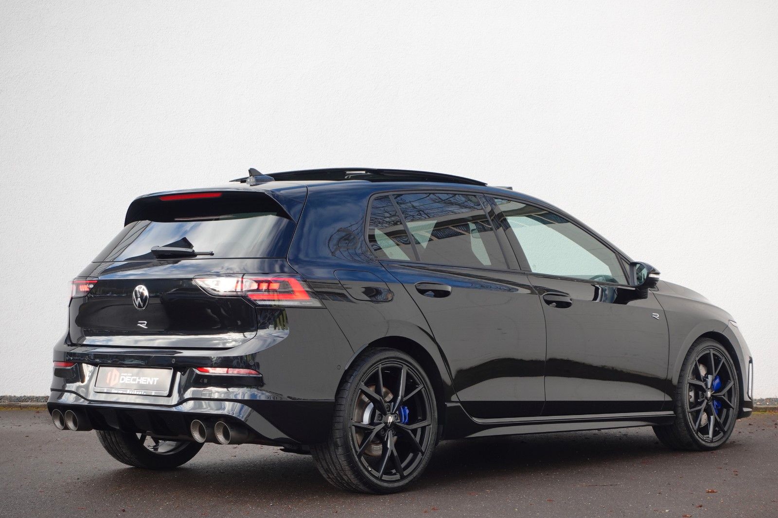 Fahrzeugabbildung Volkswagen Golf VIII R 2.0TSI 4Motion,Akrapovič,Pano,Matrix