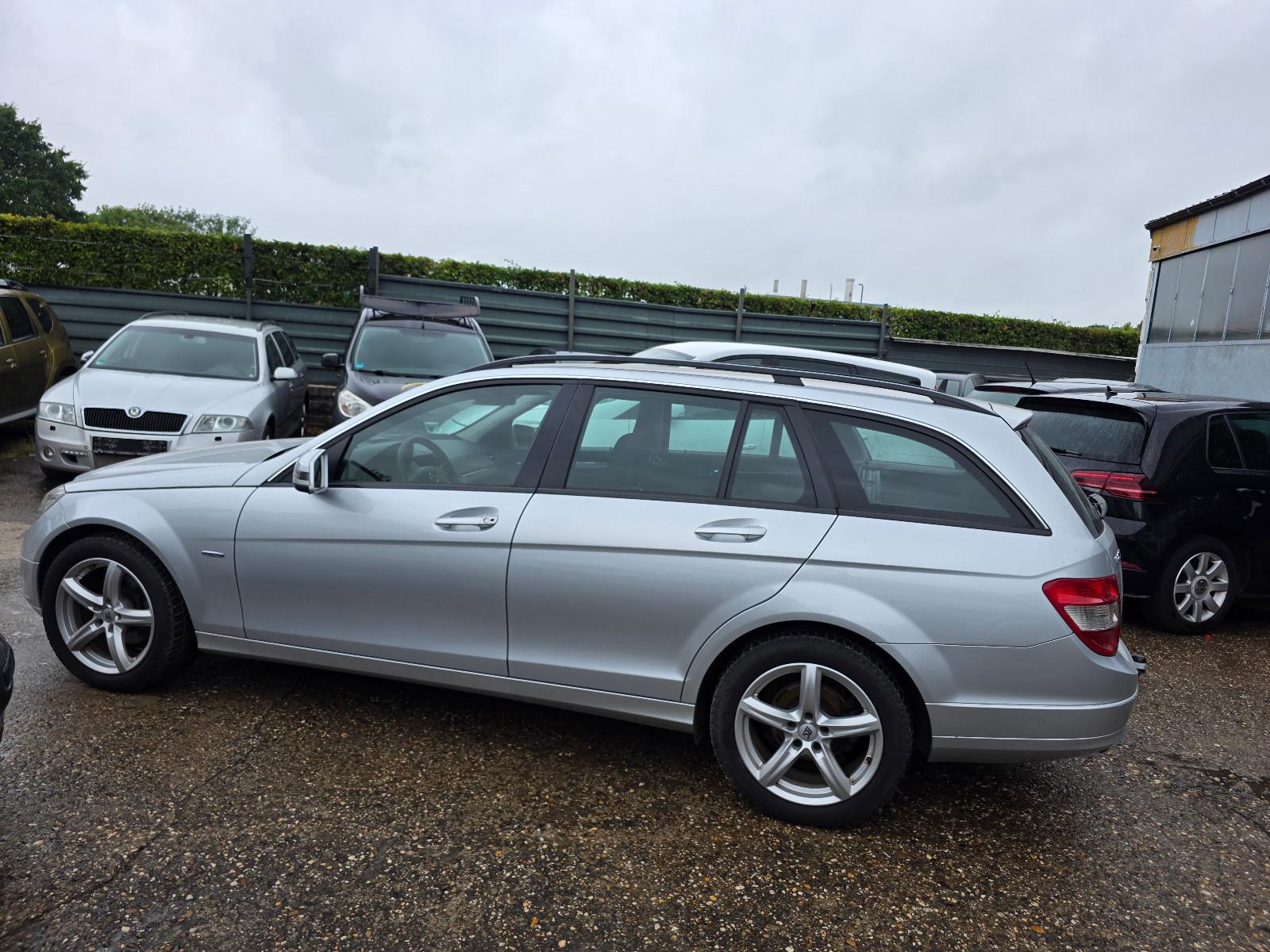 Mercedes-Benz C200 2011 — interior