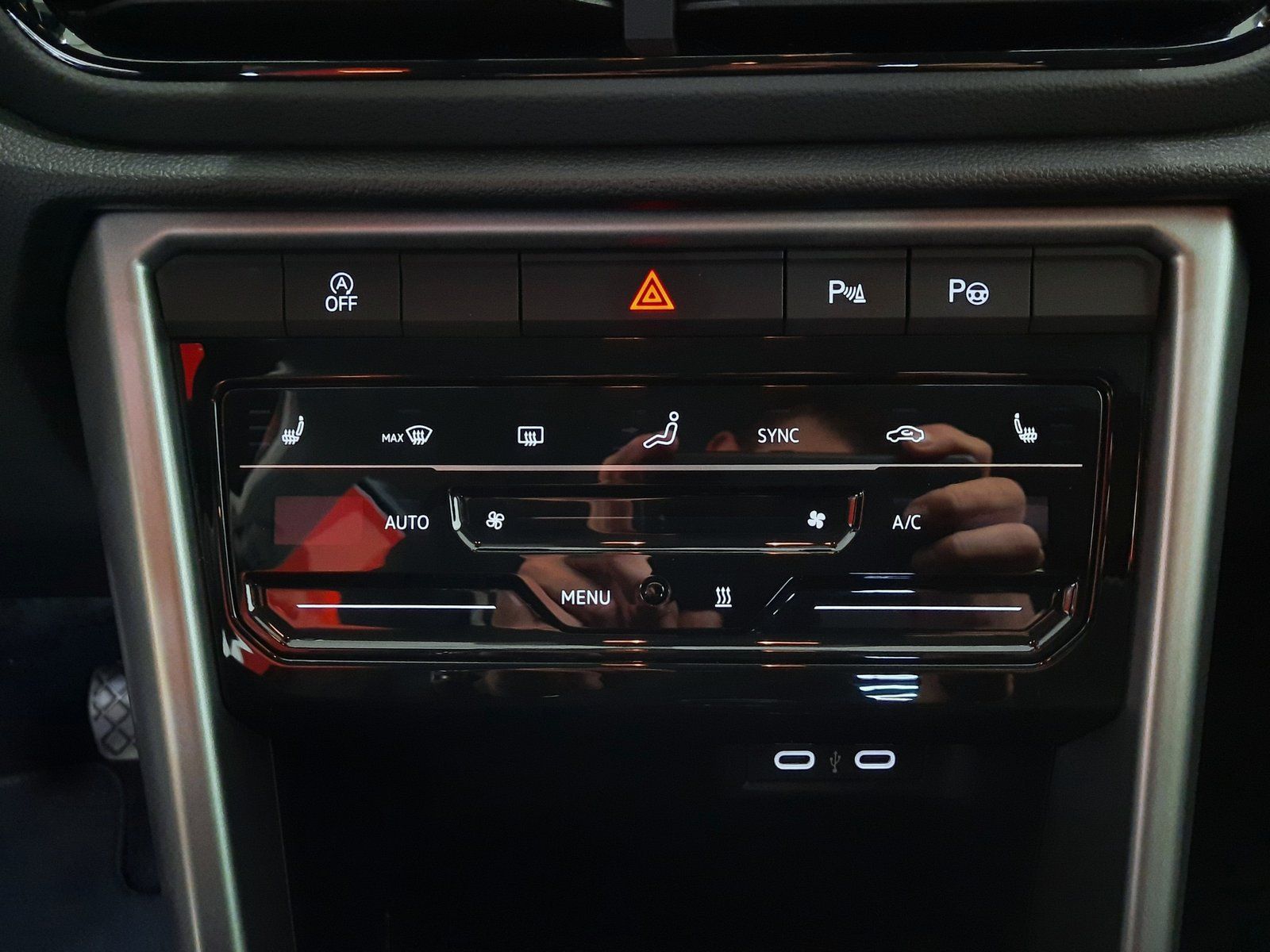 Fahrzeugabbildung Volkswagen T-Roc TSI *Standhzg*AHK*Navi*LED*PDC*ACC*APP*