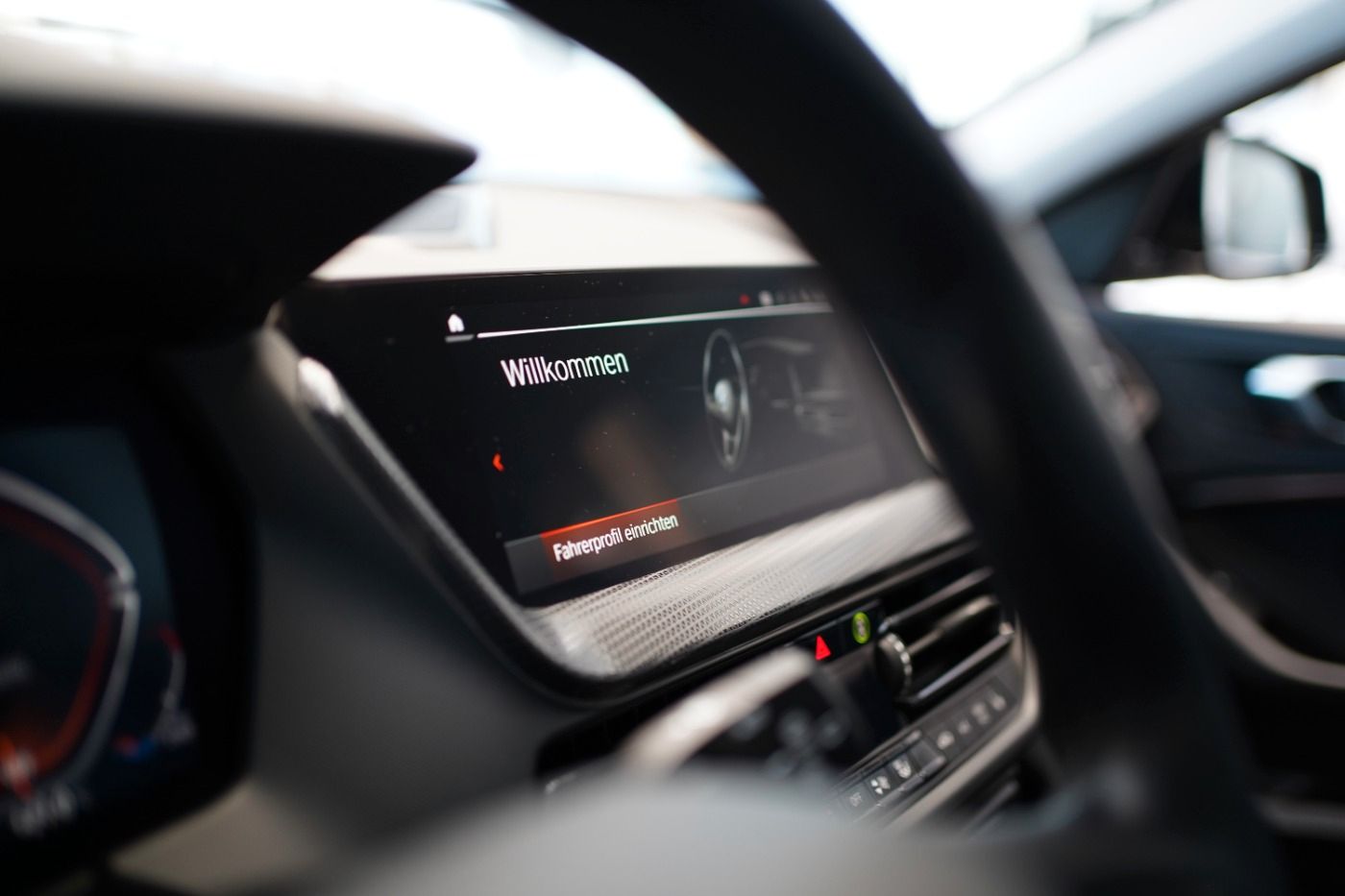 Fahrzeugabbildung BMW 120i Sport Line +PDC+Lenkradheiz.+LED+Sportsitze