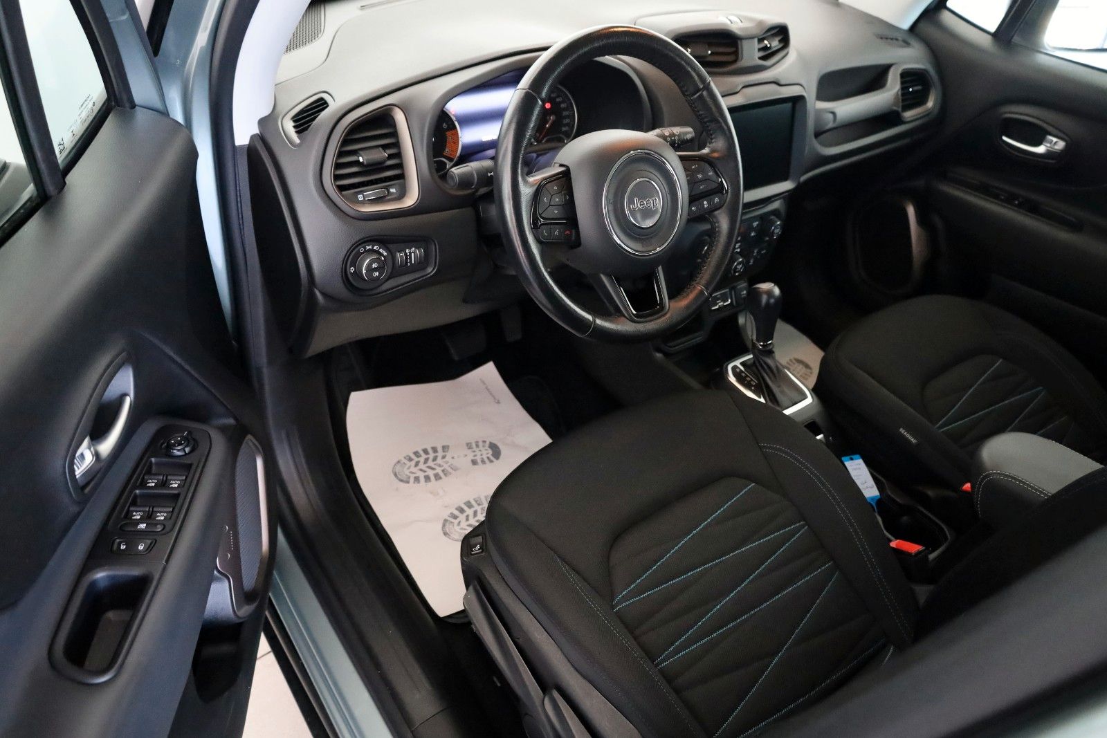 Fahrzeugabbildung Jeep Renegade Longitude Mild-Hybrid FWD, Kamera