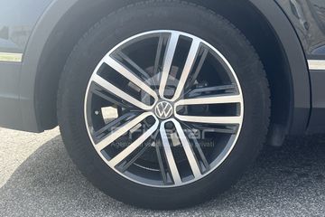 Volkswagen Tiguan - 8