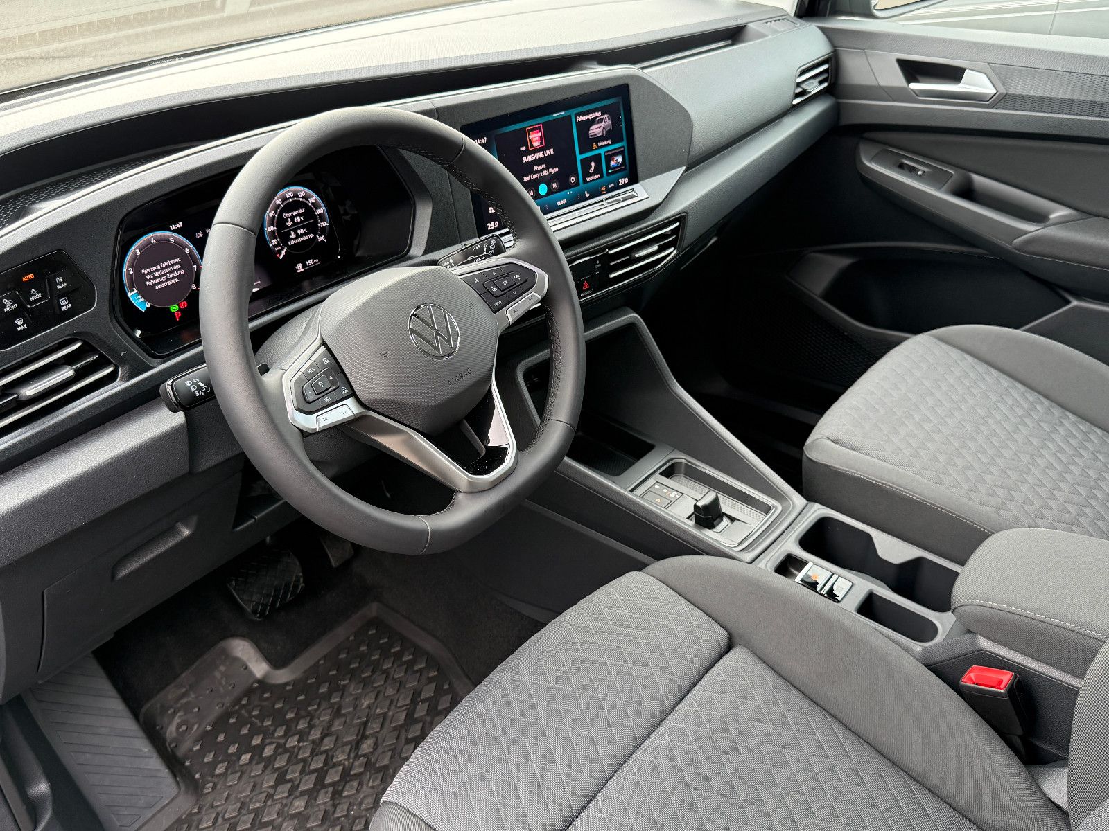 Fahrzeugabbildung Volkswagen Caddy Life Maxi TSI DSG ACC AHK LED Kamera Sthz