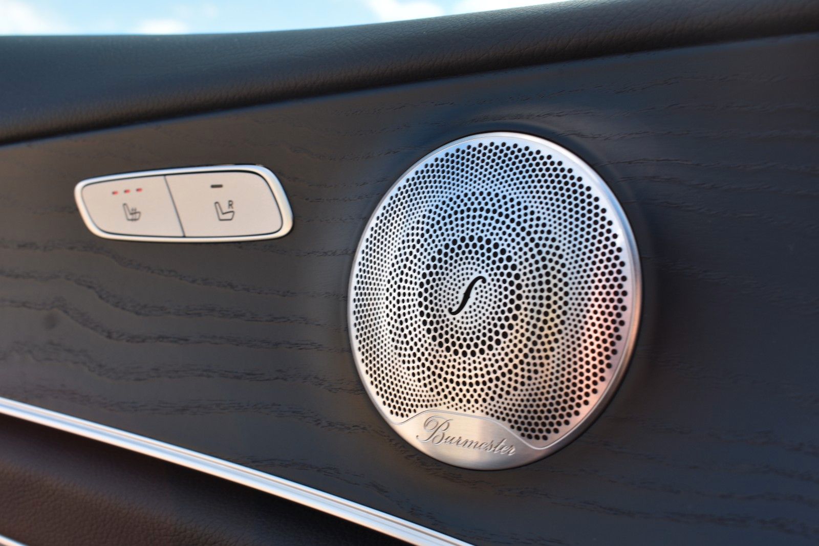 Fahrzeugabbildung Mercedes-Benz E 350d T-Modell HUD/BURMESTER/CARPLAY/LED/KAMERA