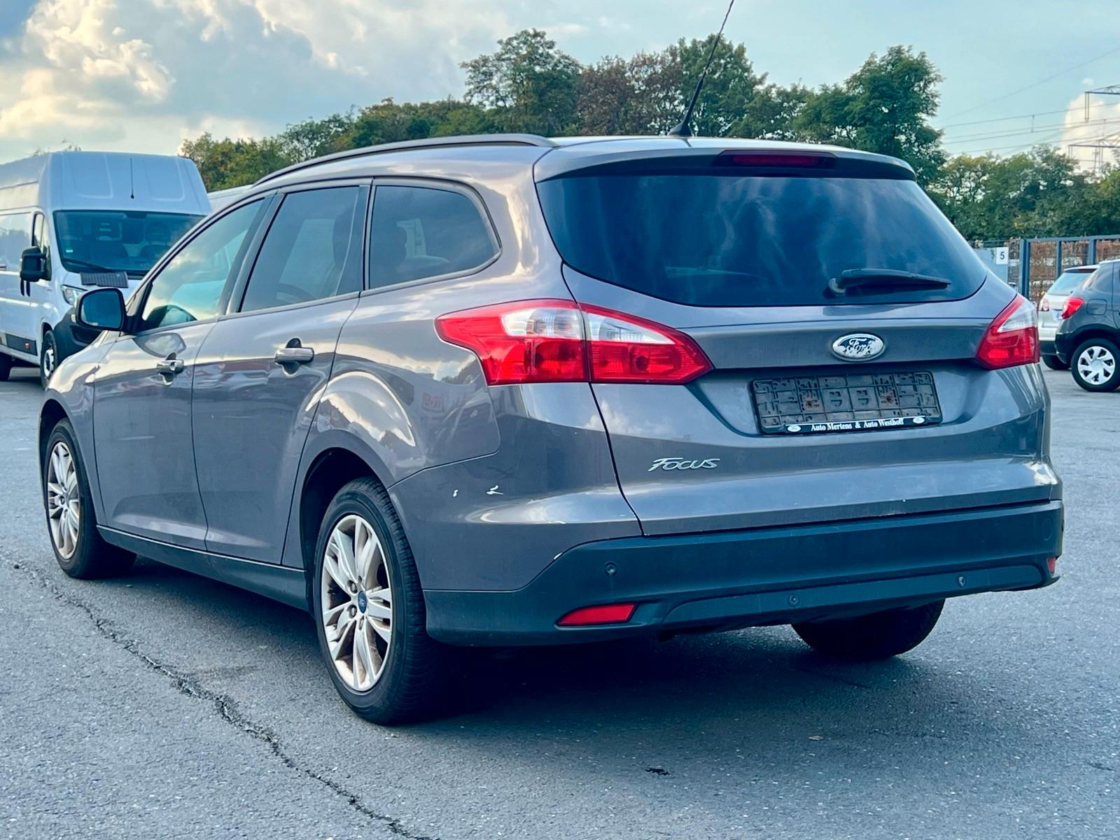 Ford Focus 2011 — двигун 1.596 cm³, 105 HP (77kW)