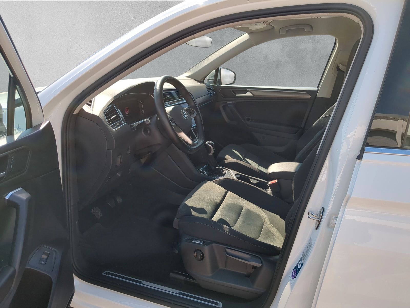 Fahrzeugabbildung Volkswagen Tiguan Allspace 1.5 TSI Life Kamera HuD SHZ AppC
