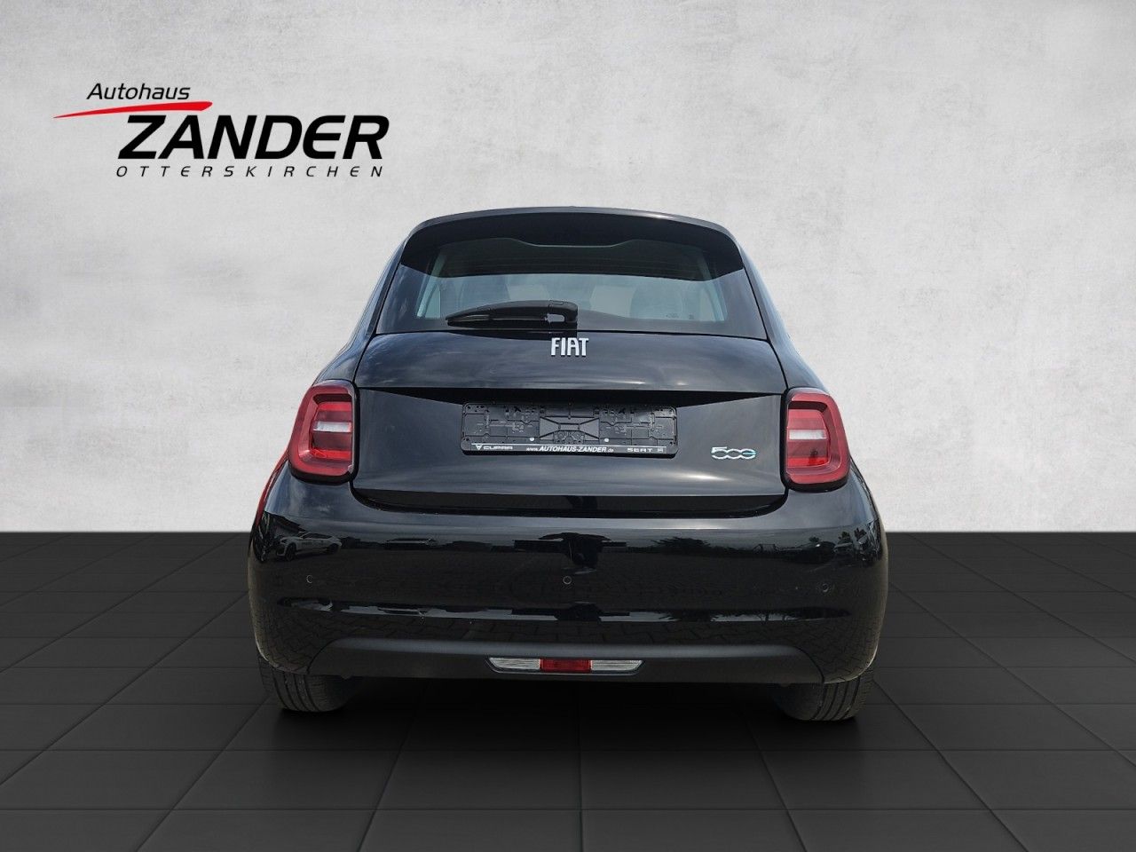 Fahrzeugabbildung Fiat 500 e Icon Navi PDC hinten Batterieprotokoll