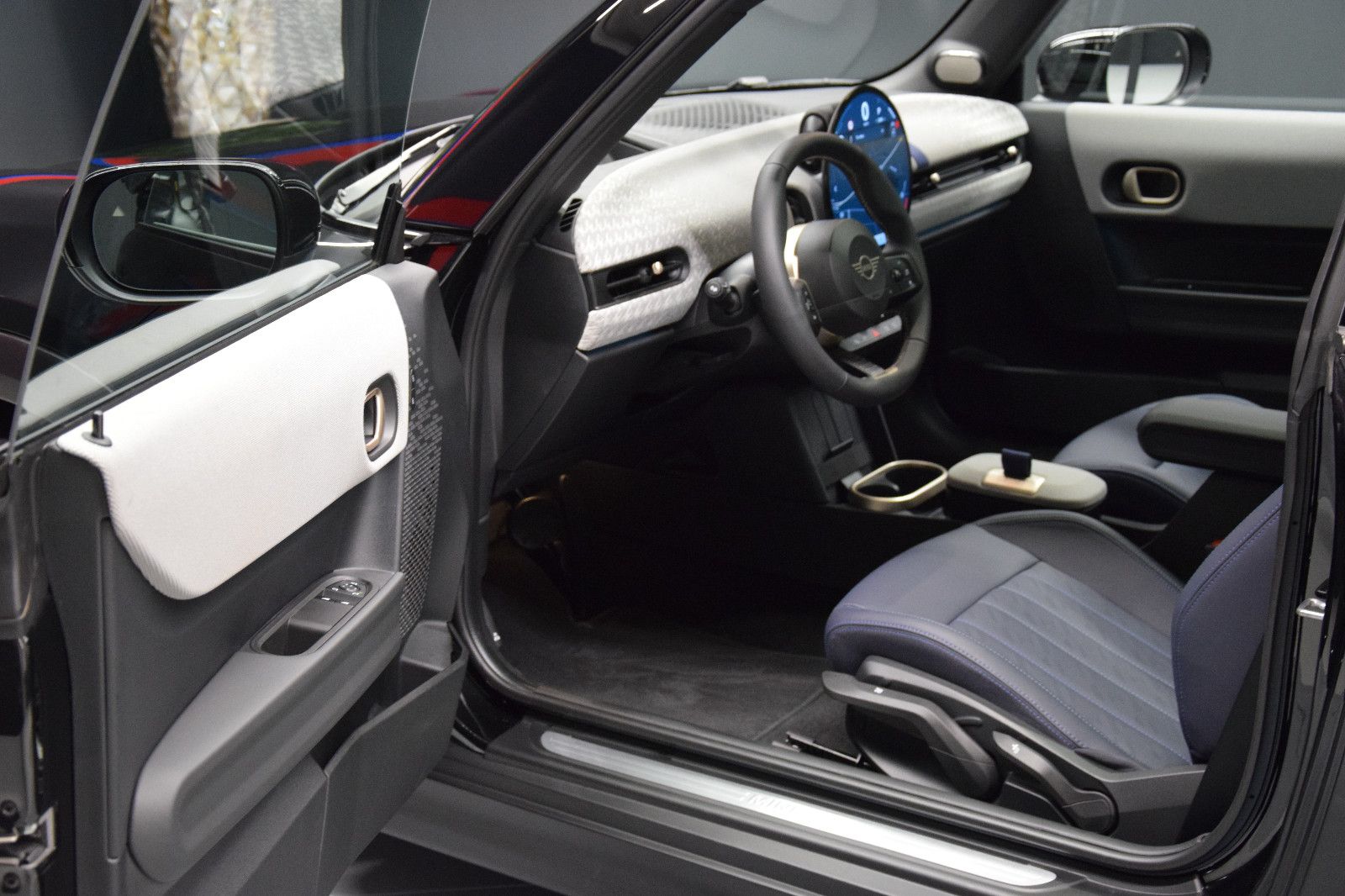 Fahrzeugabbildung MINI Cooper C Favoured Trim Paket-L Pano h/k HuD