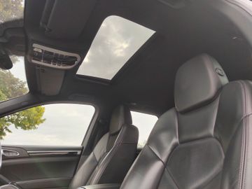 Porsche Cayenne - 12
