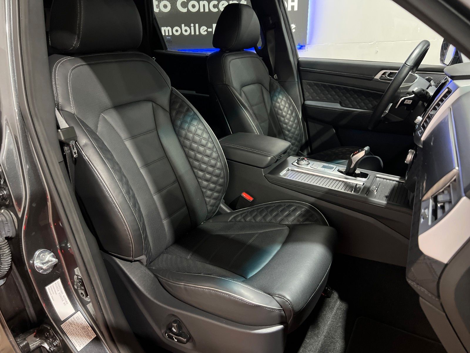 Fahrzeugabbildung Ssangyong REXTON Sapphire*AHK*360°*Sidesteps*Standheizung*