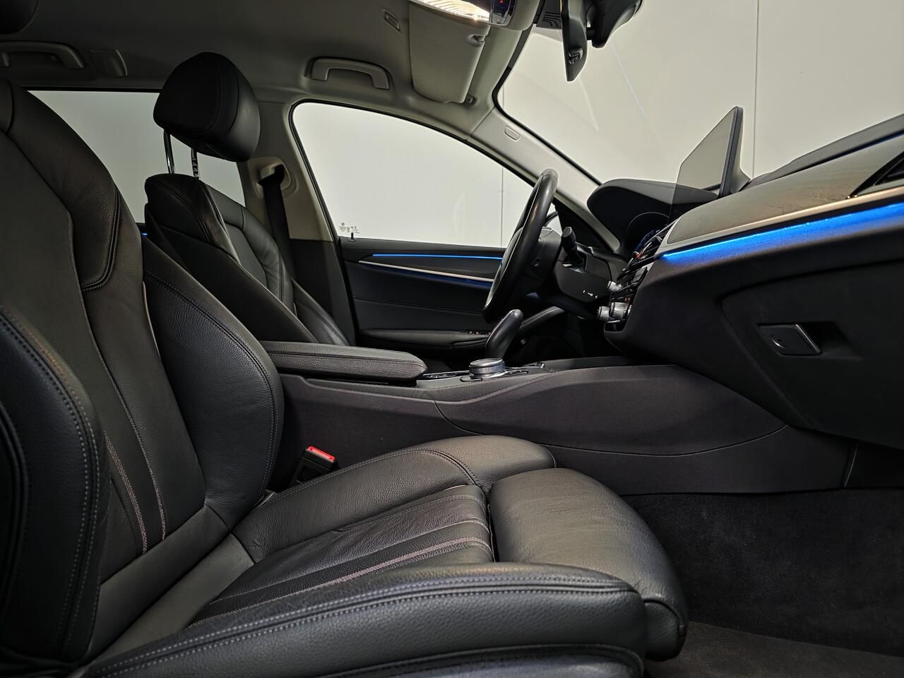 BMW 530 e xDrive Hybrid - M-Pack - Topstaat! imagem 2