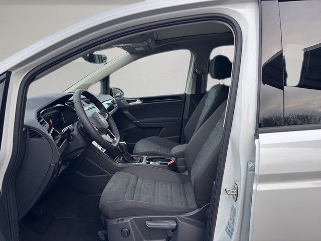 Fahrzeugabbildung Volkswagen Touran 1.5TSI DSG Highline 7-Sitz+STDHZ+AHK+PANO