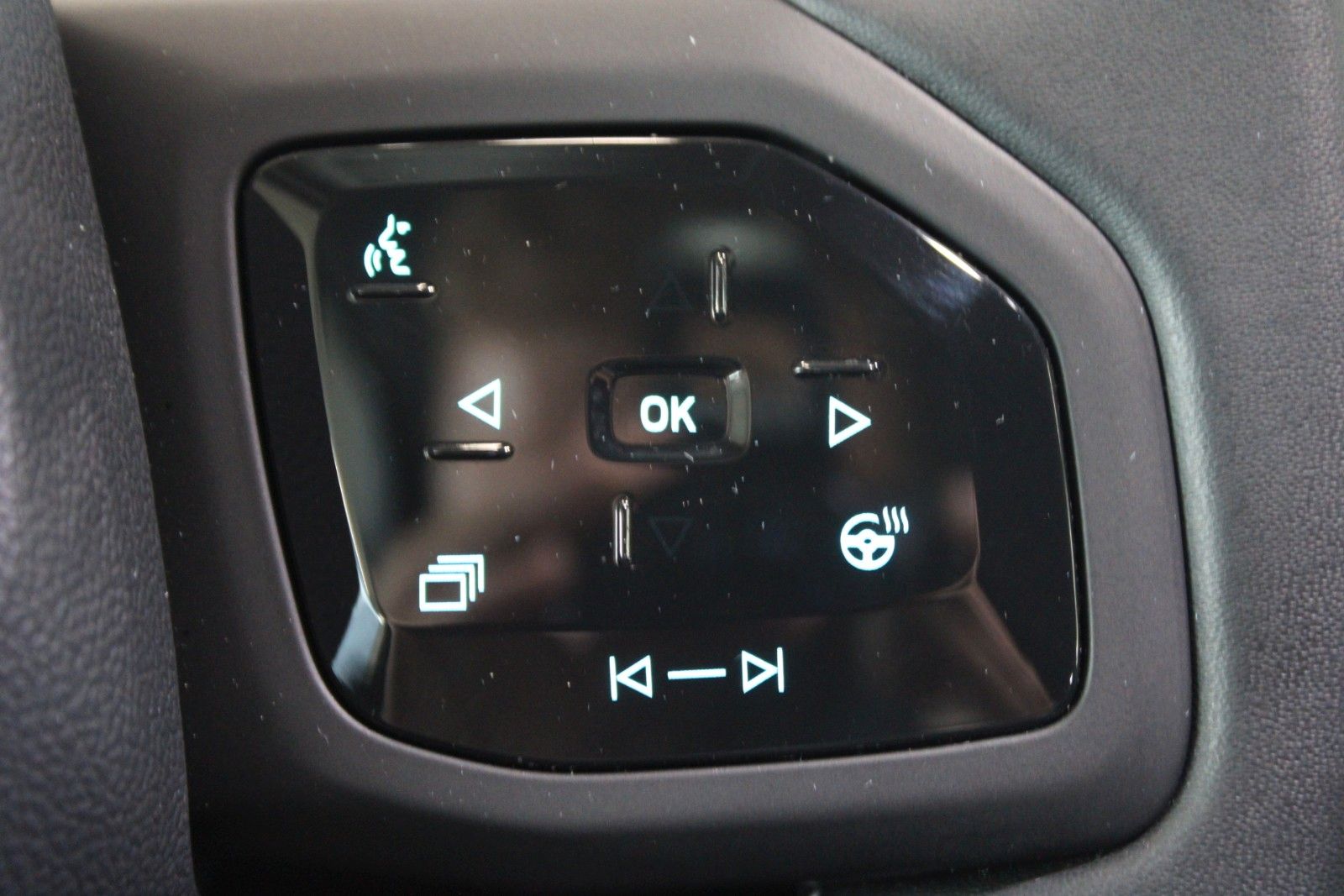 Fahrzeugabbildung Ford Explorer Ext.Range RWD 77kWh LED ACC NAVI uvm.