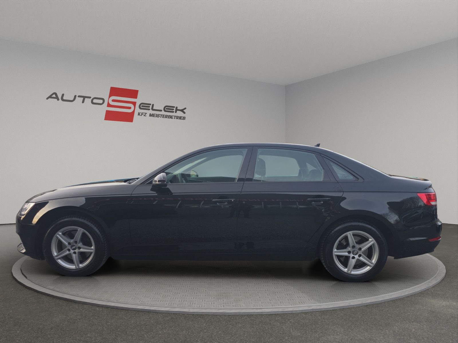 Fahrzeugabbildung Audi A4 Lim. basis/Bi-Xenon/Navi/SHZ/PDC