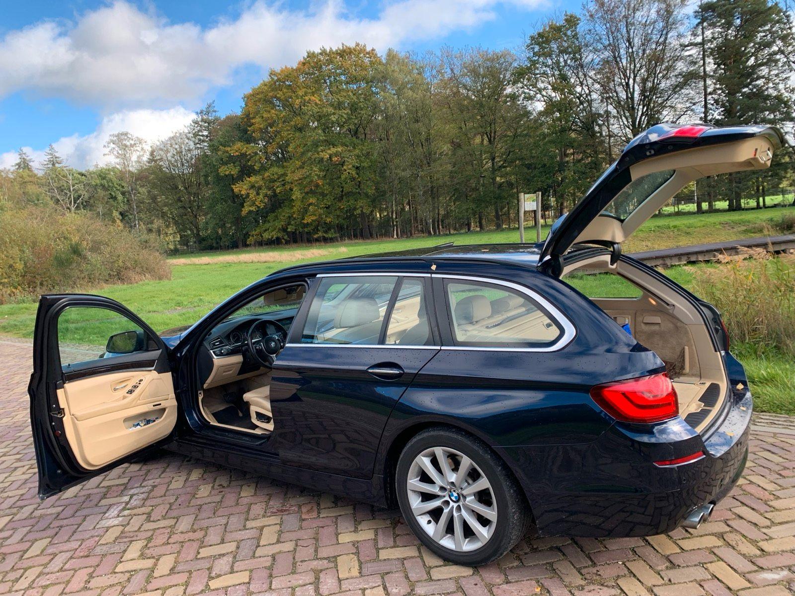 BMW 530 2010 — interior