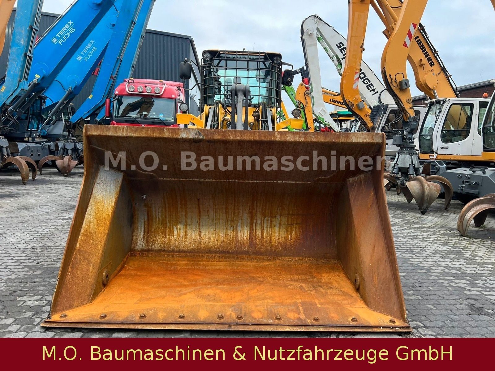 Fahrzeugabbildung Volvo L 120 G /BSS/Hochkippschaufel/Waage /AC / ZSA