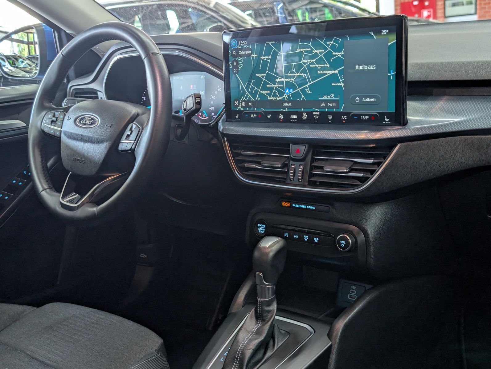 Fahrzeugabbildung Ford Focus 1.0 EB MHEV Active LED ACC KAM 17" WINTER
