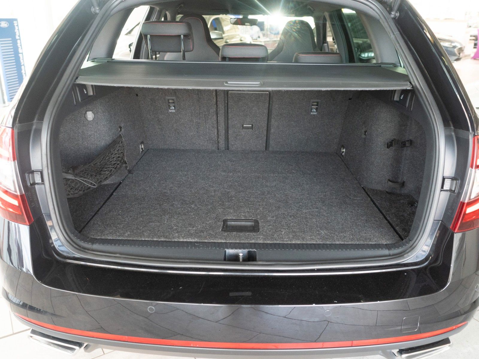 Fahrzeugabbildung SKODA Octavia Combi RS 4x4 AUTOM./SITZHZG./KAMERA