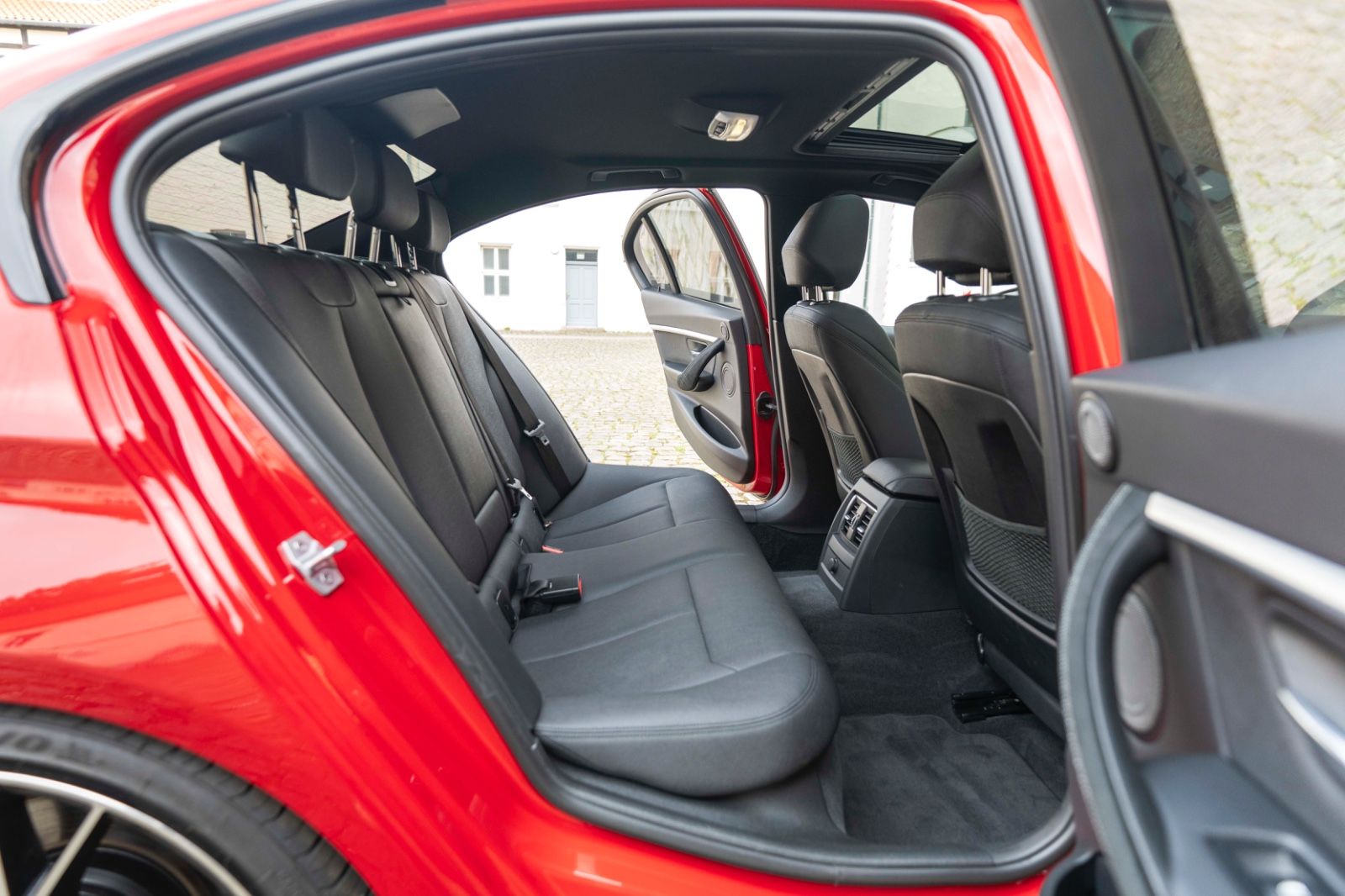 Fahrzeugabbildung BMW 340i M-Performance H&K TOTW LED CARPLAY KAM PDC