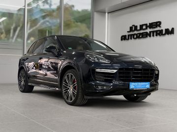 Porsche Cayenne - 1