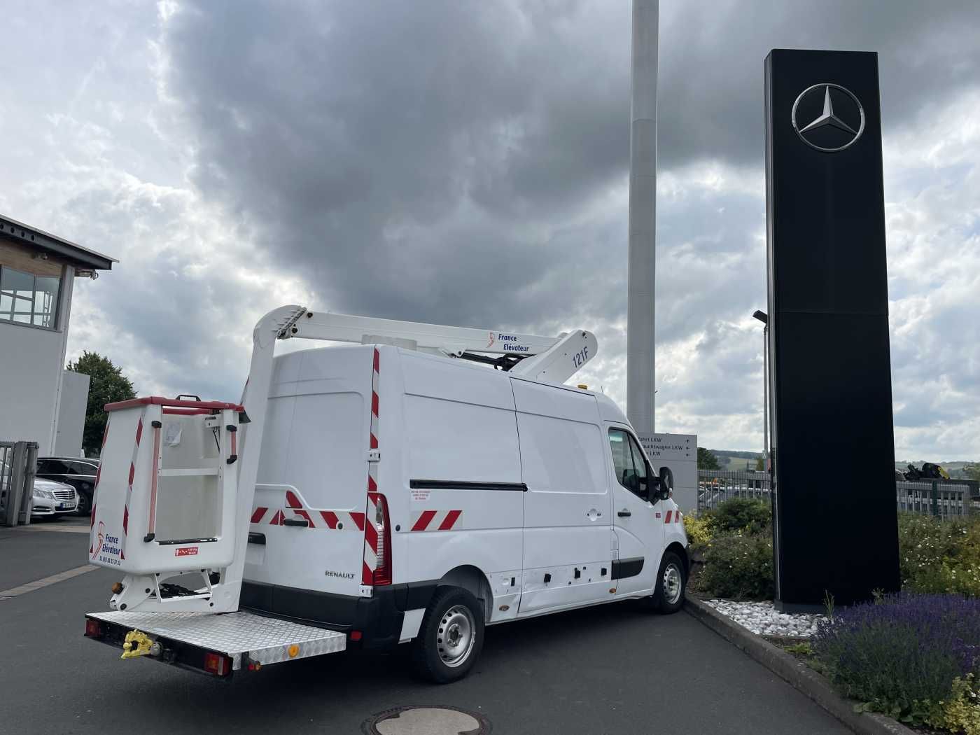 Fahrzeugabbildung Renault Master 2.3 dCi / France Elevateur 121FT, 12m