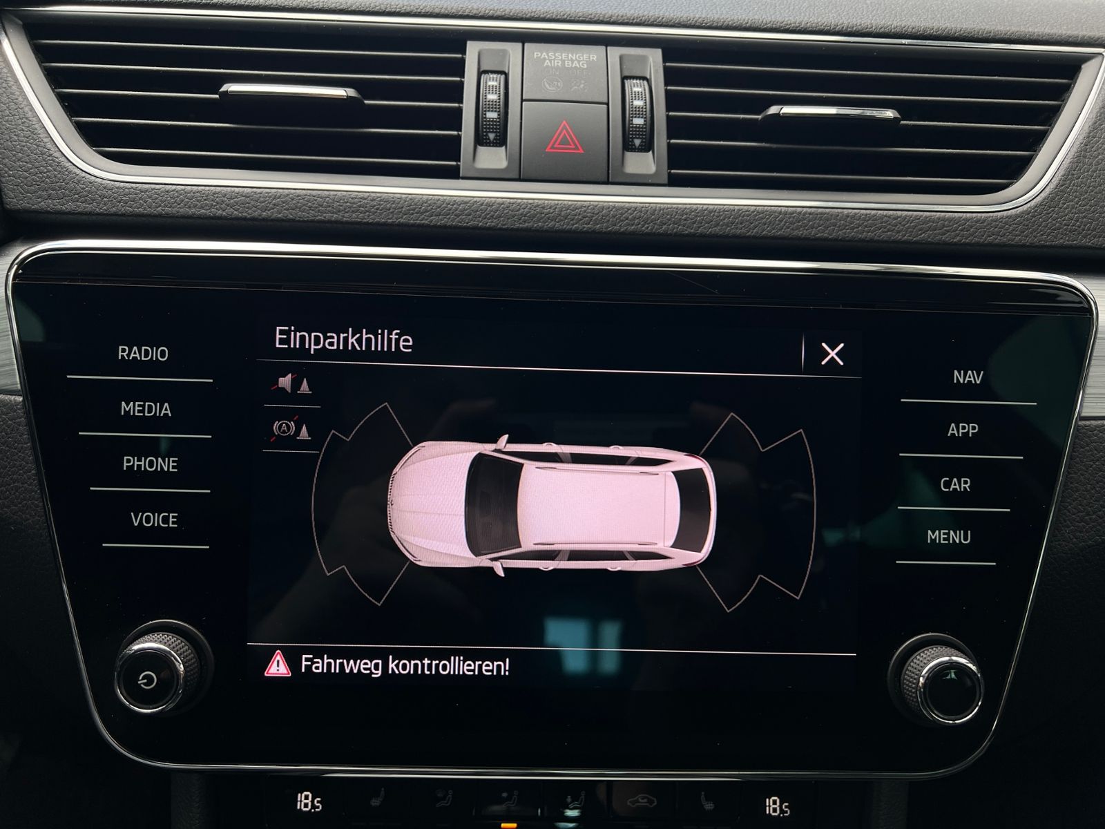 Fahrzeugabbildung SKODA Superb Combi Ambition 1.5 TSI *LED, Climatronic,