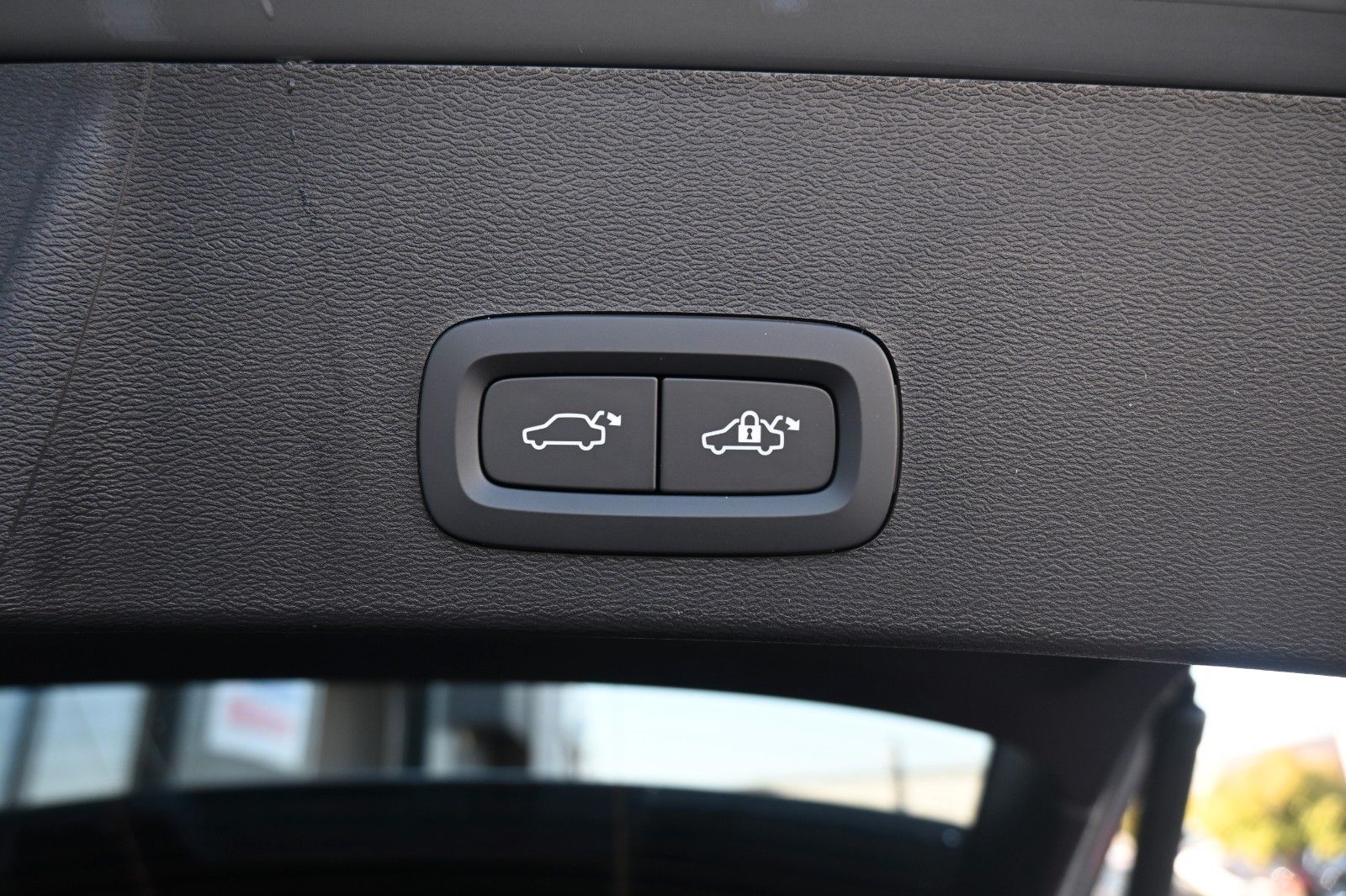 Fahrzeugabbildung Volvo XC40 B4 DKG Plus Dark*FSHZG*360°*ACC*AHK