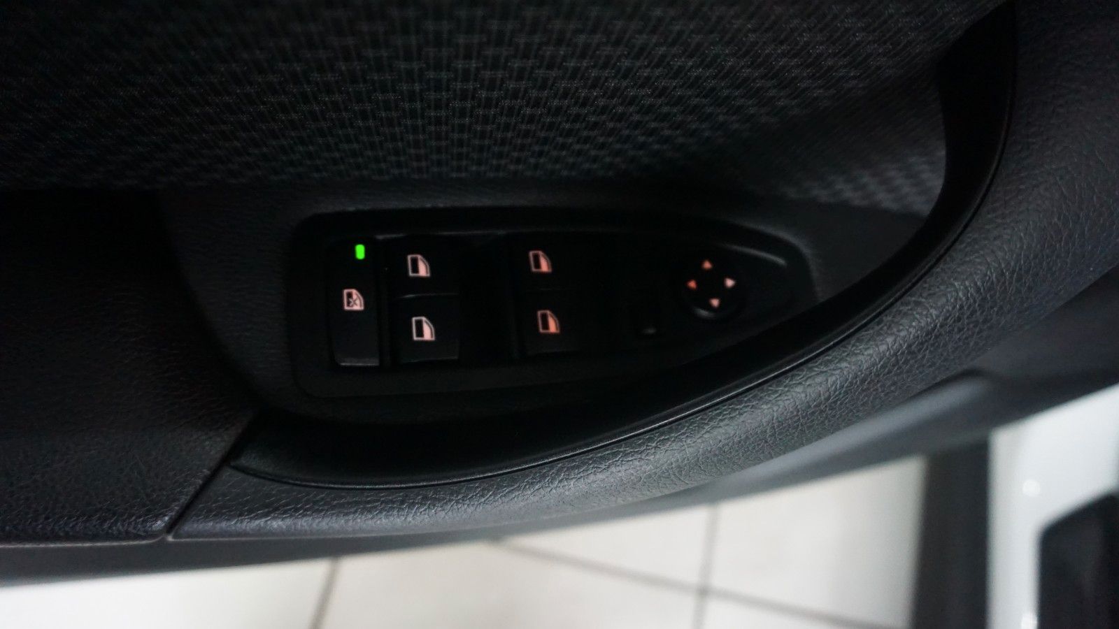 Fahrzeugabbildung BMW X1 sDrive 18 i *NAVIGATION*Elektr.Heckklappe*