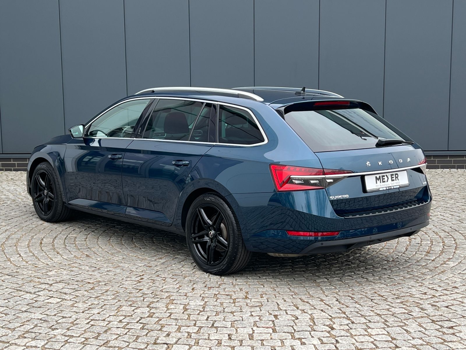 Fahrzeugabbildung SKODA Superb Combi Style 2.0 TDI DSG 4x4 *Navi, Sounds