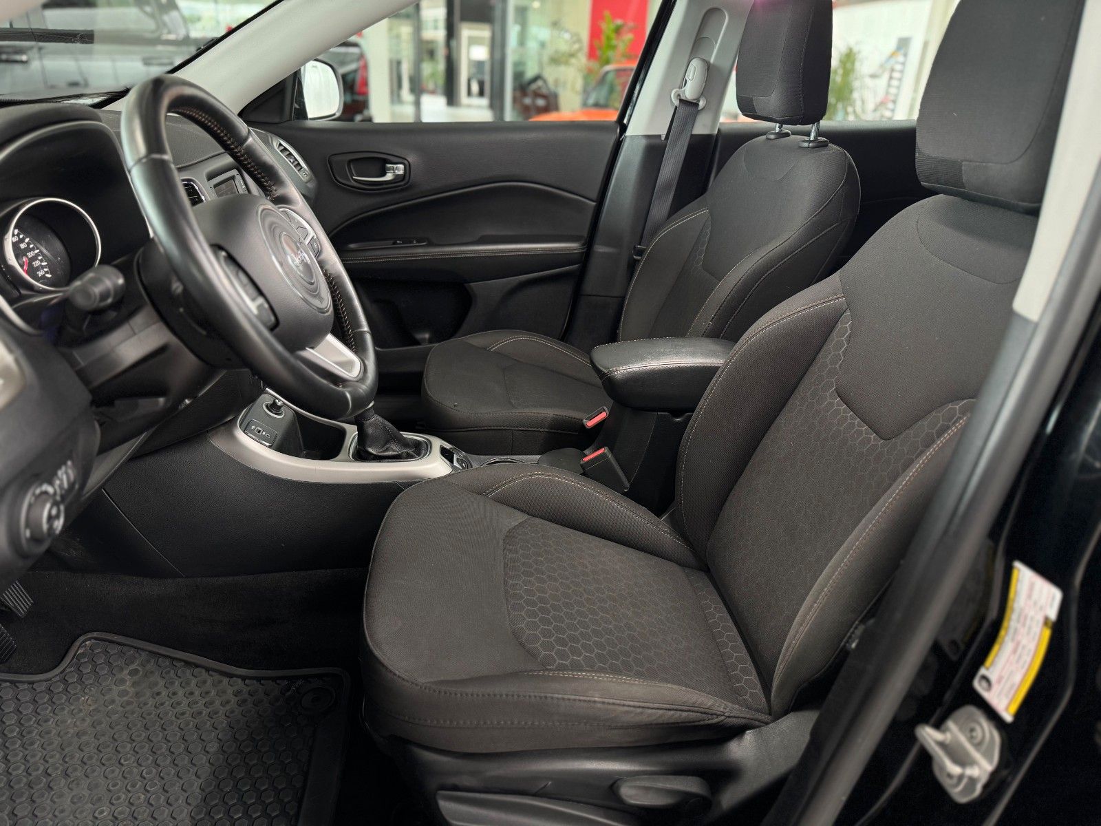 Fahrzeugabbildung Jeep Compass 1.4 T Longitude FWD  " Winterpaket "