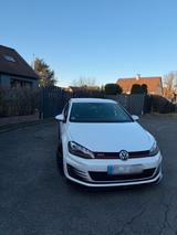 Volkswagen Golf 7 GTI PERFORMANCE - Volkswagen Golf: Performance 7 GTI