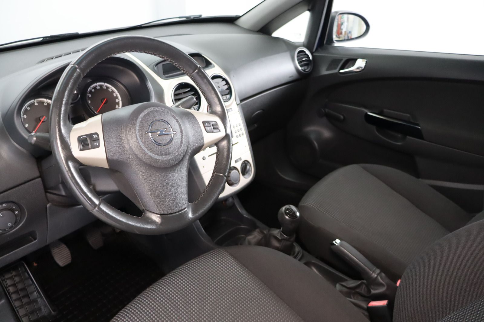 Fahrzeugabbildung Opel Corsa D 1.2i * Klima * LRHZ * SHZ *