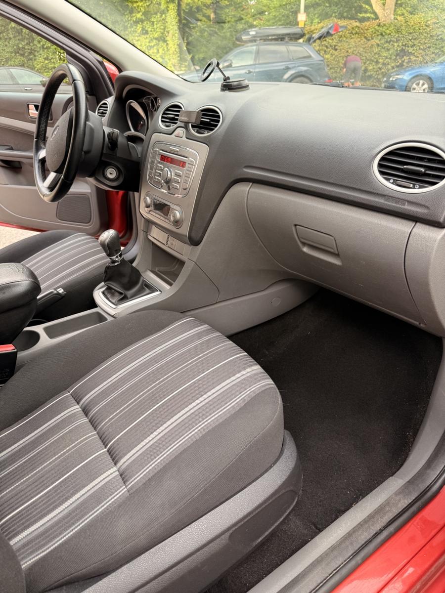 Ford Focus 2009 — interior