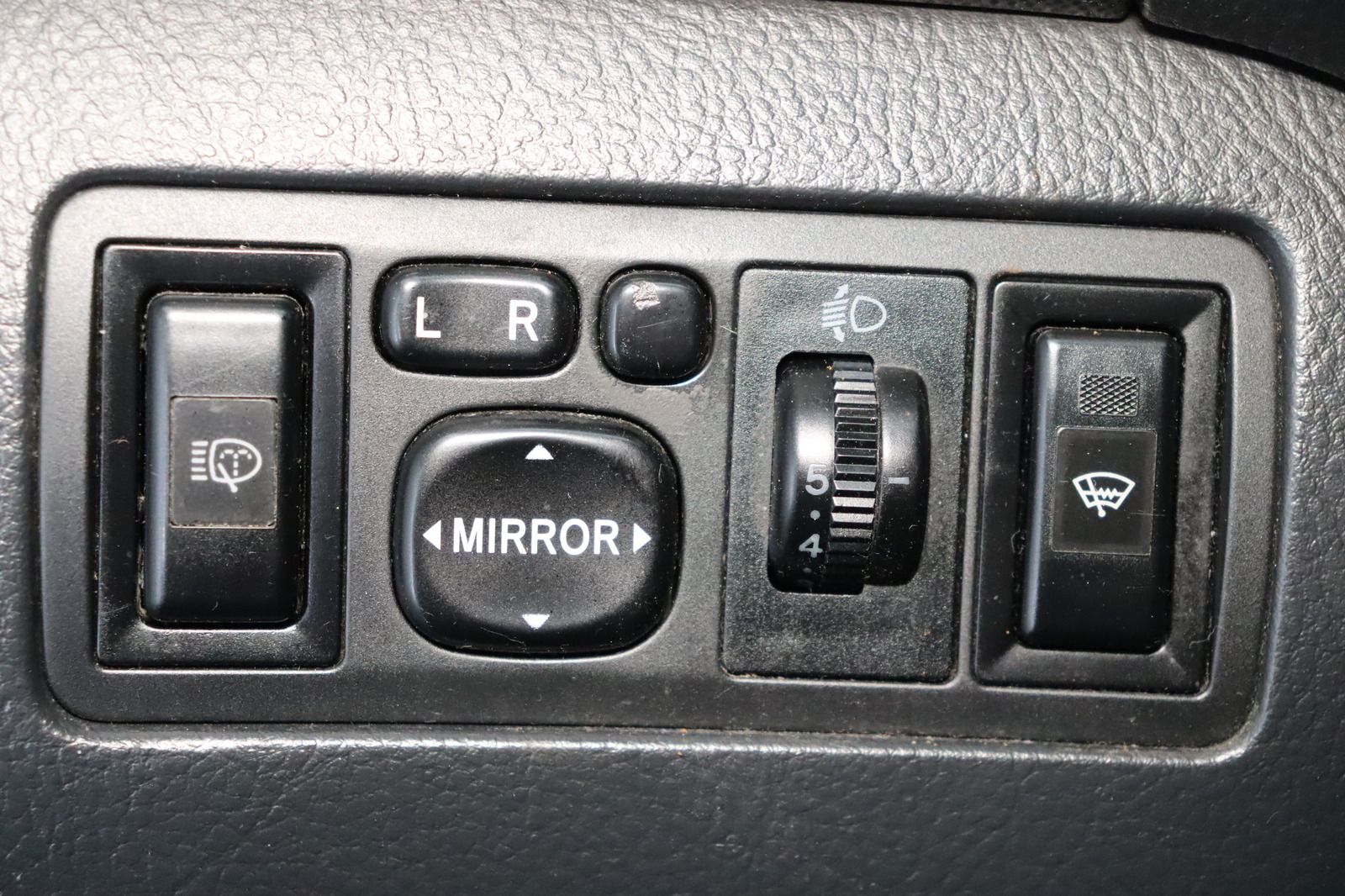 Fahrzeugabbildung Toyota Avensis 2.0-l-VVT-i Executive