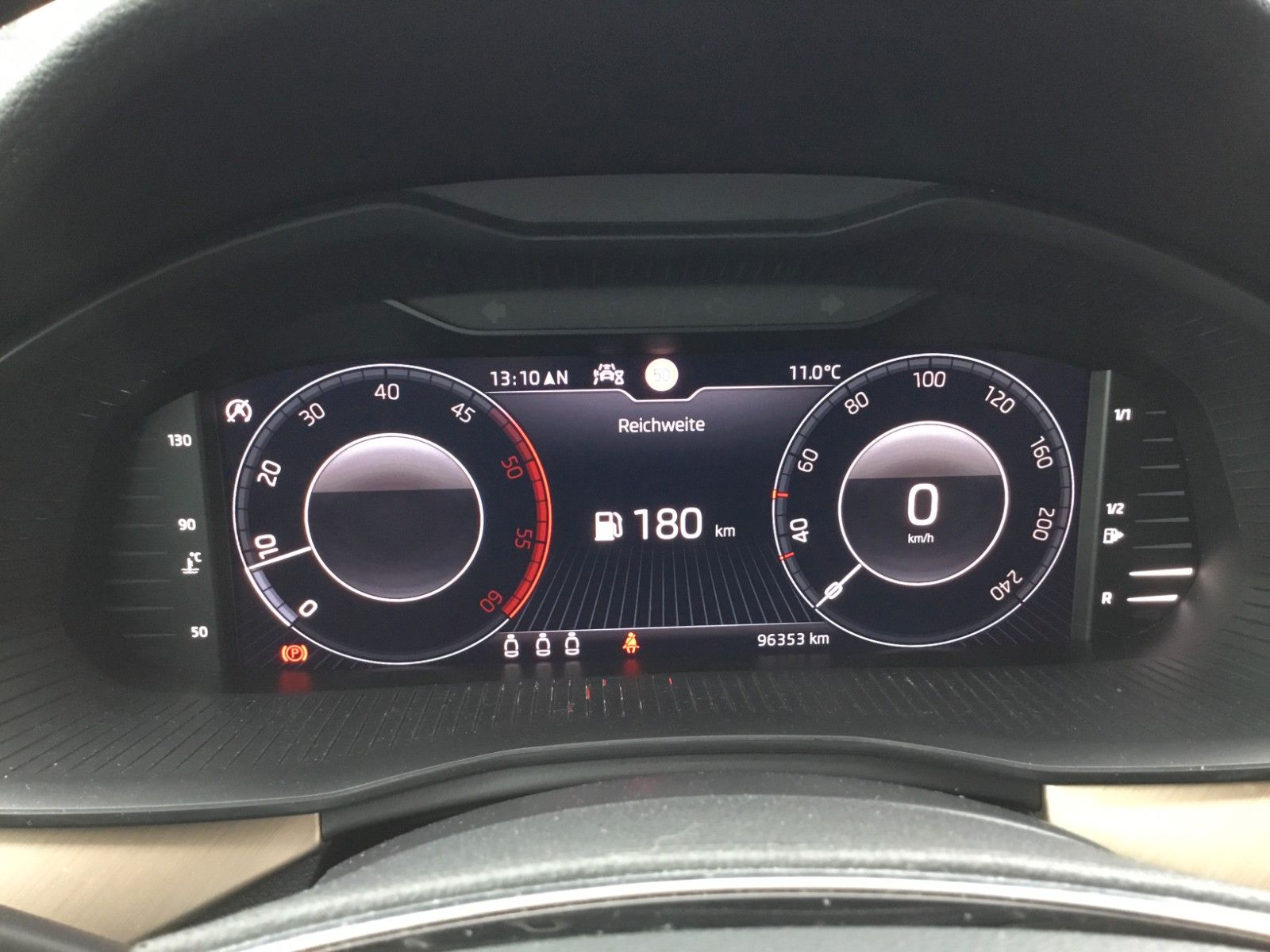 Fahrzeugabbildung SKODA Kamiq 1.6 TDI Style+AHK+LED+Kamera+Navi