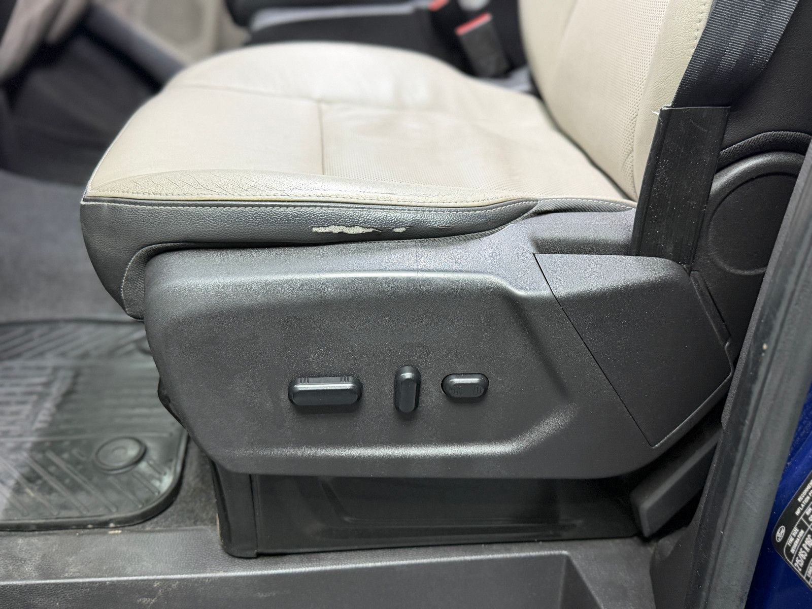 Fahrzeugabbildung Ford Tourneo Custom 300|AC|PDC|NAVI|8-SITZE