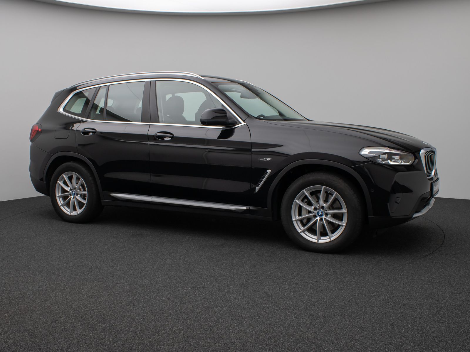 Fahrzeugabbildung BMW X3 xD30e Panorama 360° HUD DAB AHK Alarm Sport