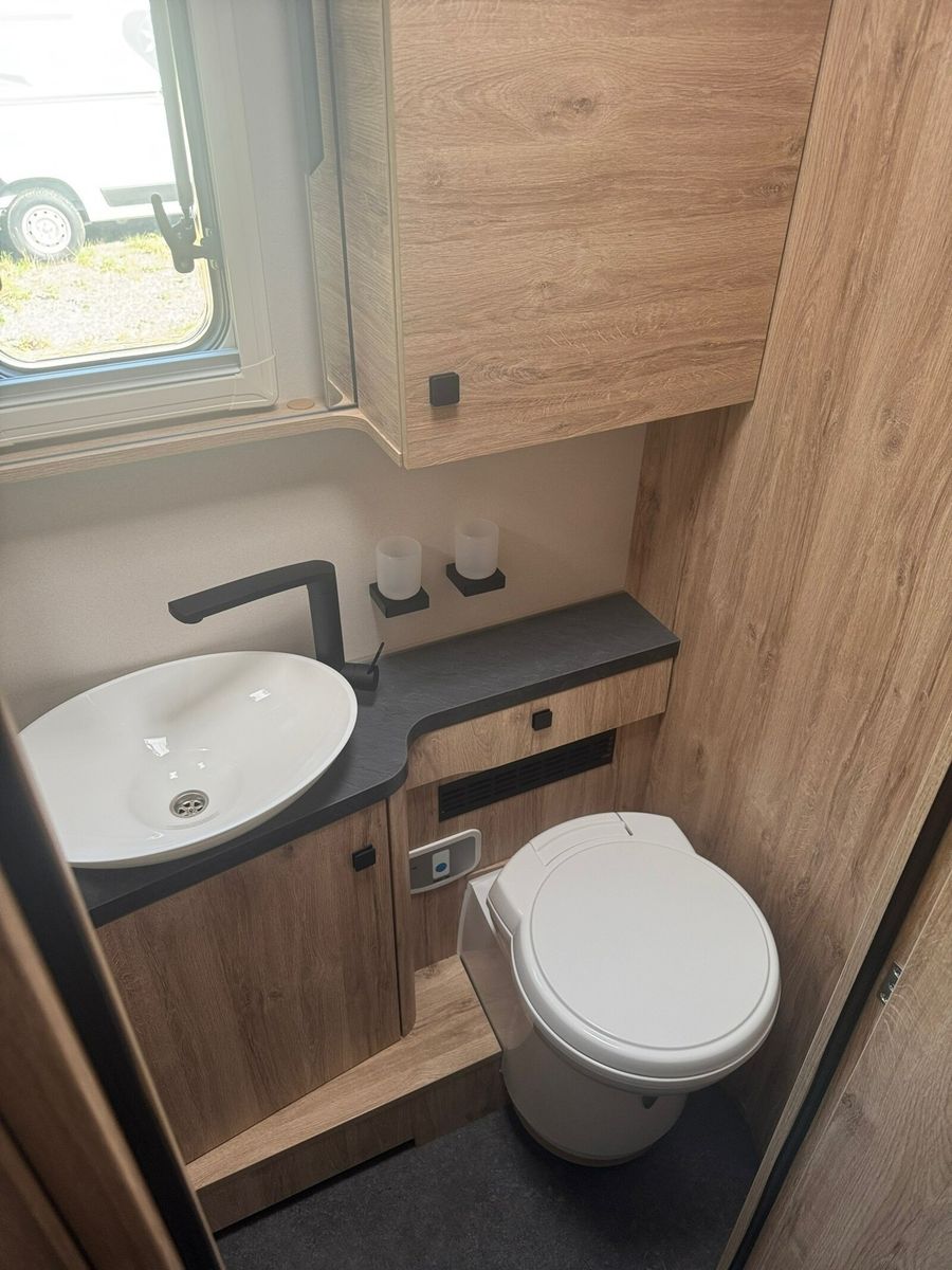 Fahrzeugabbildung Eura Mobil Integra Line IL 720 EF SAT, SOLAR, LUFTFEDERUNG