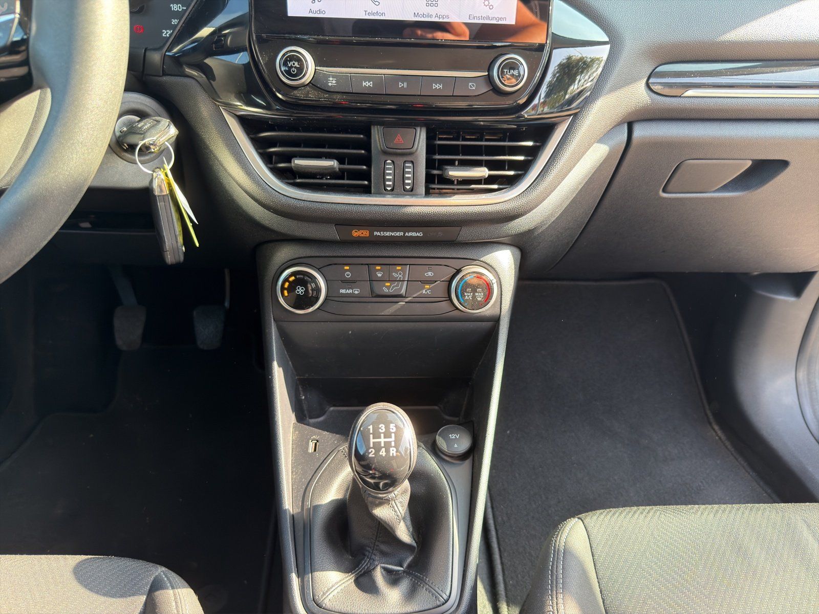 Fahrzeugabbildung Ford Fiesta 1.1 Cool & Connect TEMPOMAT/PDC/KLIMA/DAB