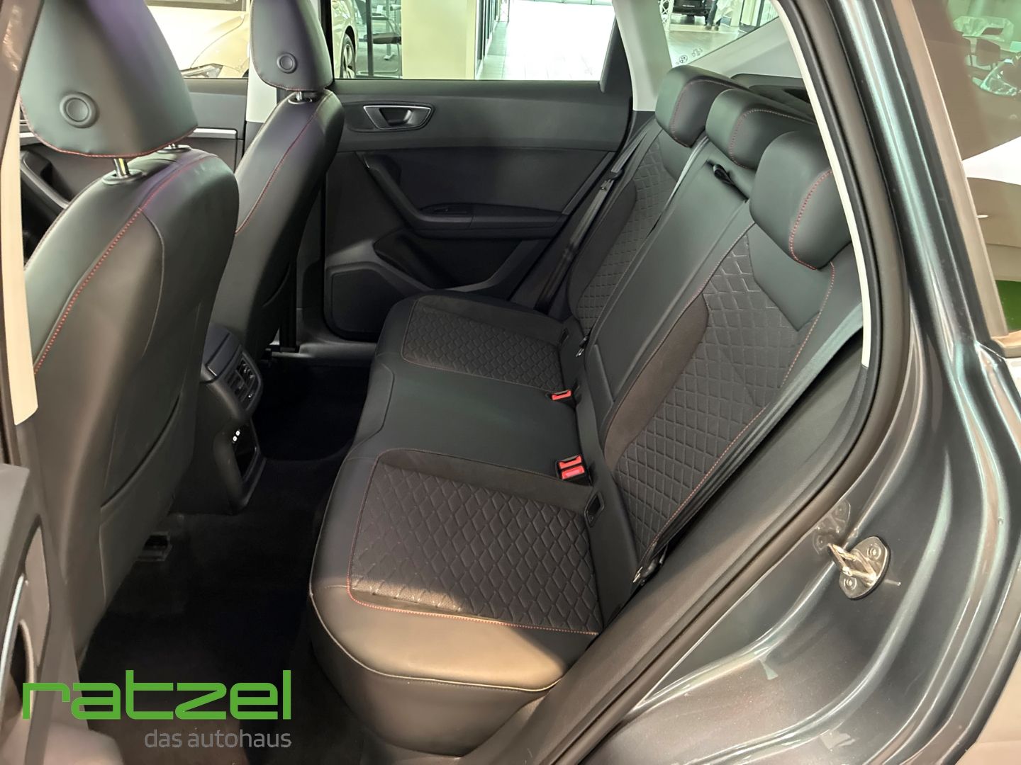 Fahrzeugabbildung SEAT Ateca FR 1.5 TSI 110kW Navi ACC LED Kamera