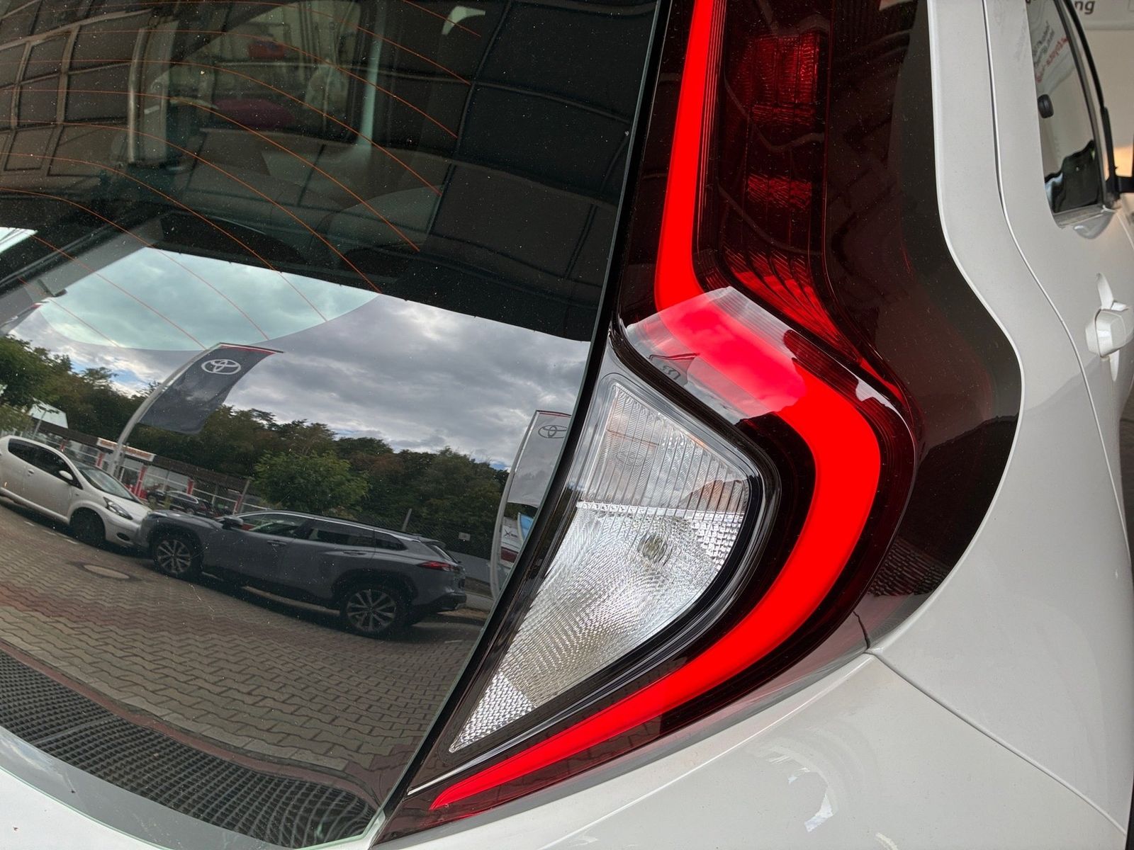 Fahrzeugabbildung Toyota Aygo X 1.0 Business Edition SHZ,Kamera,ACC