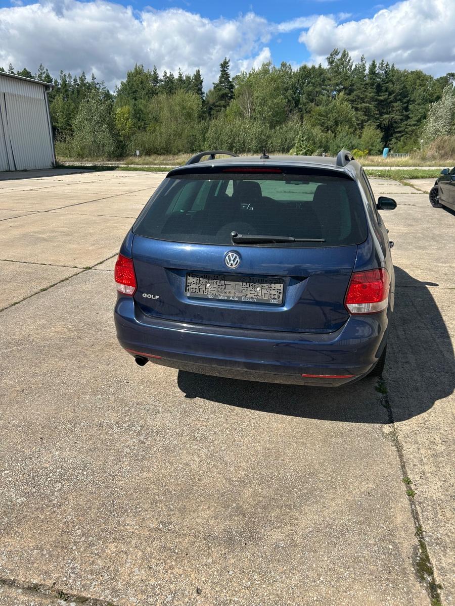 Volkswagen Golf 2012 — engine 1.598 cm³, 105 HP (77kW)