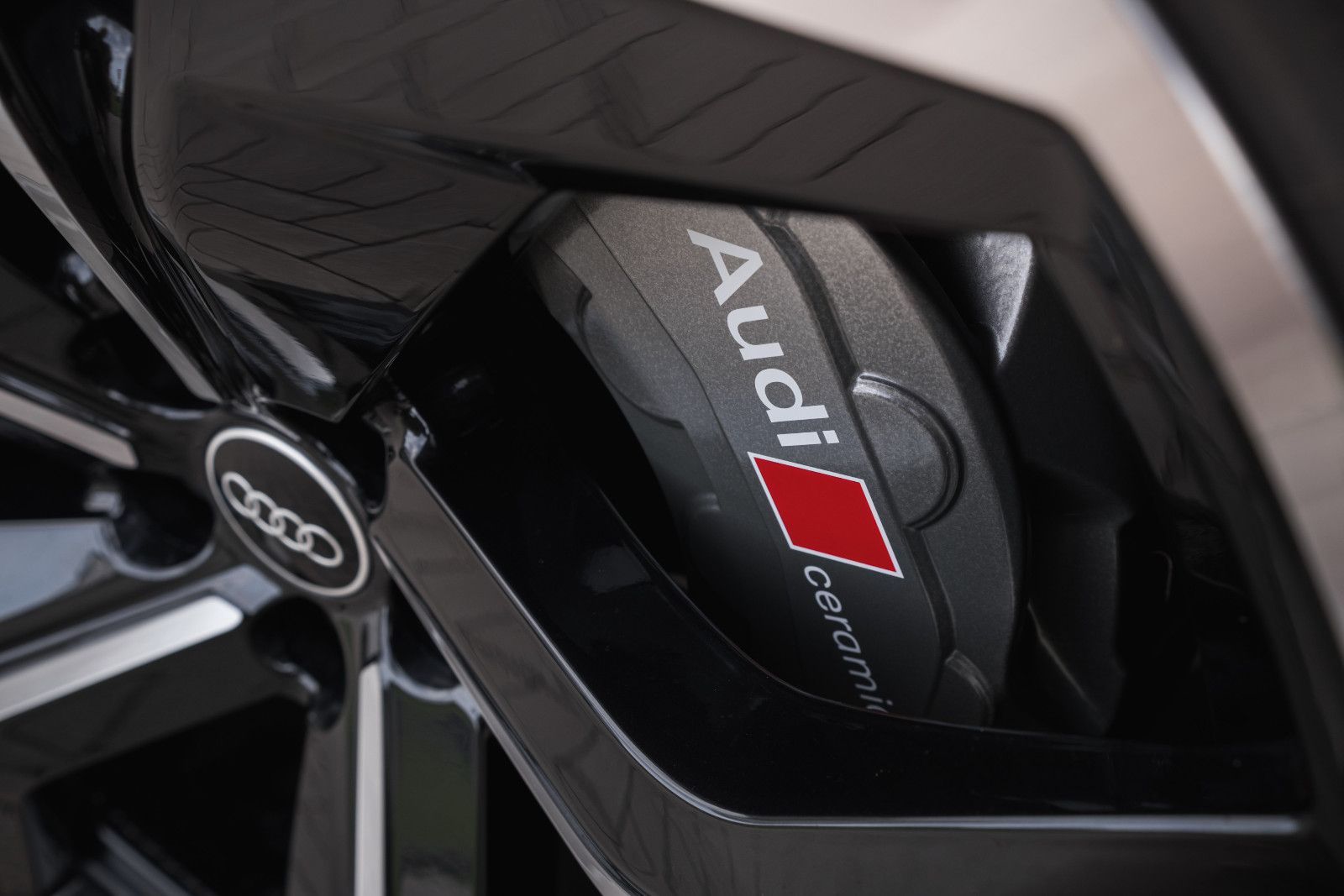 Fahrzeugabbildung Audi RSQ8 4.0 TFSI -Assistentz-Paket -Plus-Keramik-Br