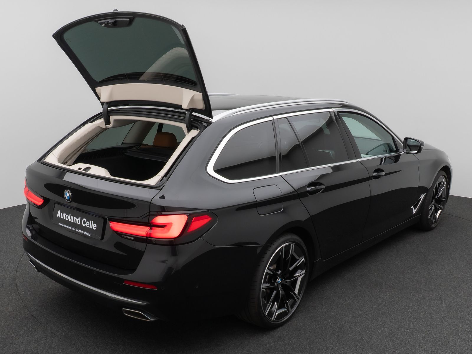 Fahrzeugabbildung BMW 520d xD LuxuryLine Panorama Laser TV HUD DAB H/K