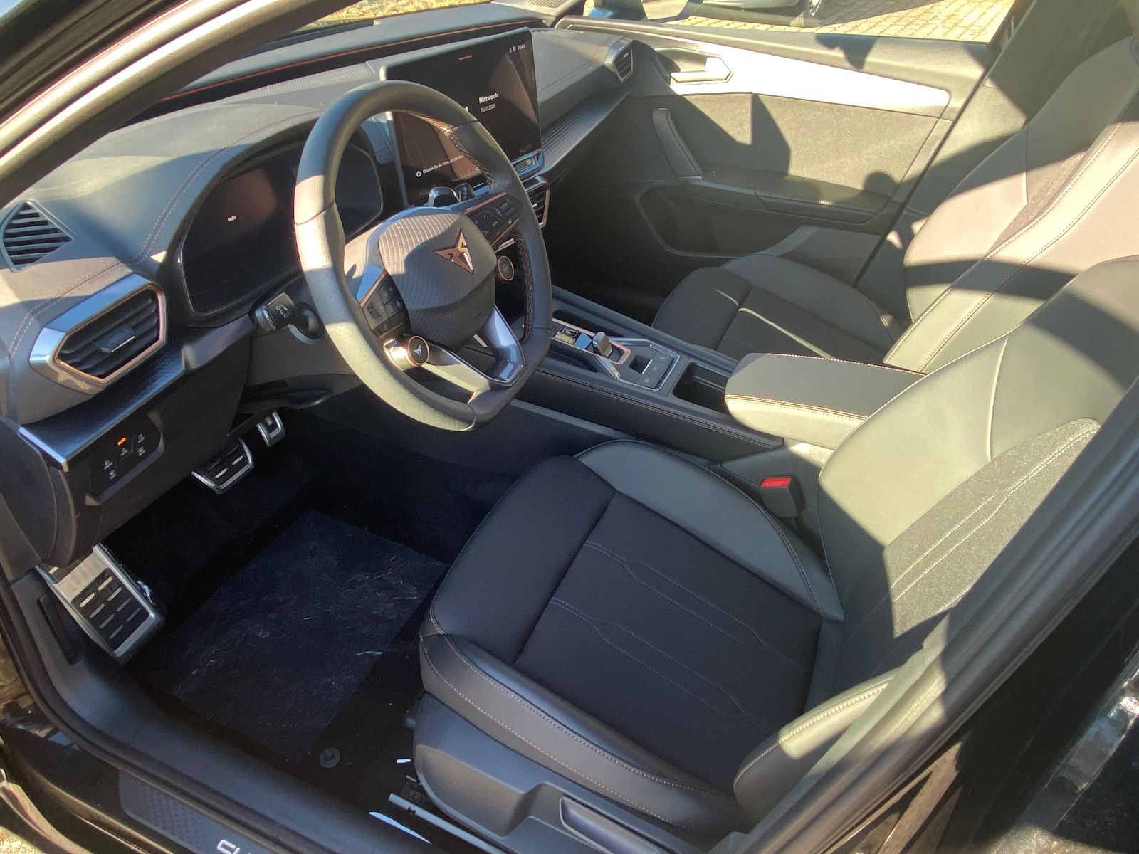 Fahrzeugabbildung CUPRA Leon Sportstourer 1.5 eTSI 110 kW DSG *AHZV-Vorb