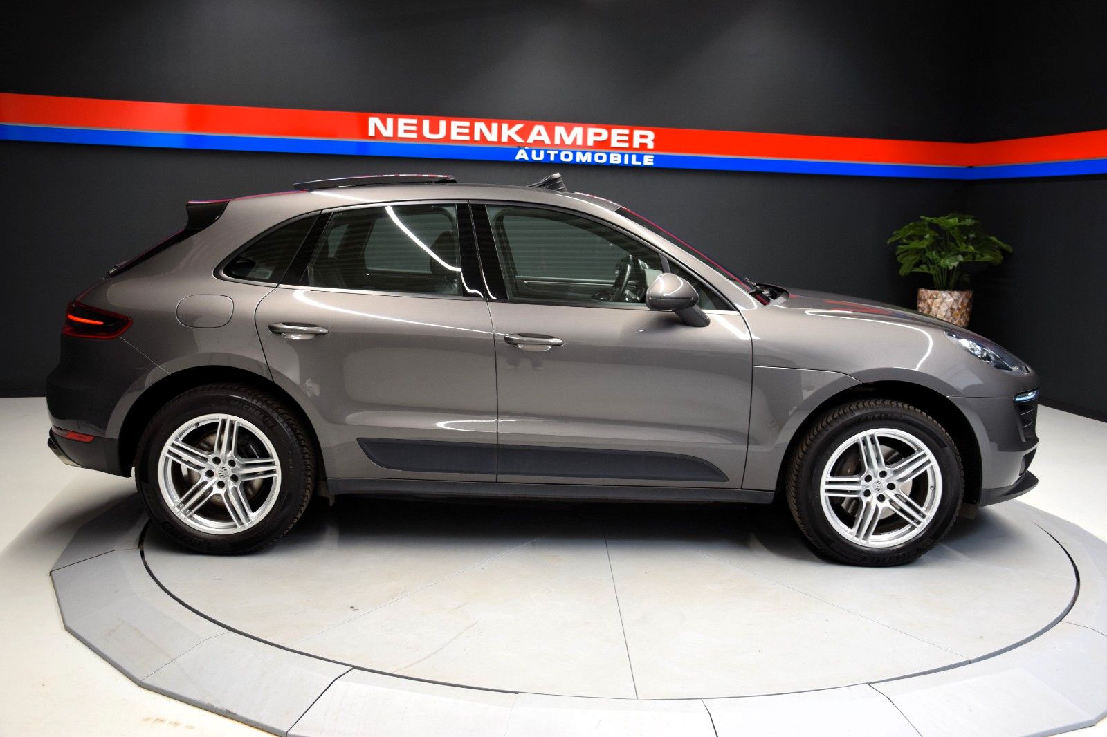 Fahrzeugabbildung Porsche Macan PDLS Leder Pano Memory PASM Kamera CarPlay