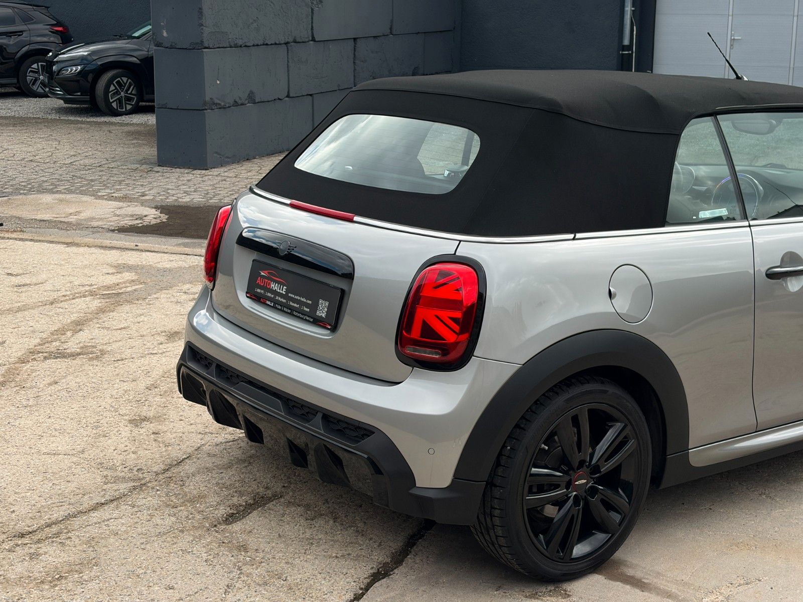 Fahrzeugabbildung MINI Cooper Cabrio JCW-Trim CarPlay Navigation LHZ