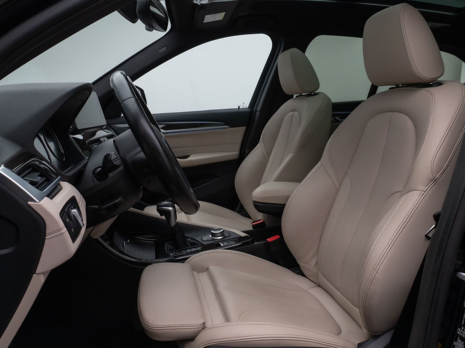 Fahrzeugabbildung BMW X1 xD25e MSport Panorama Kamera HUD DAB HiFi AHK