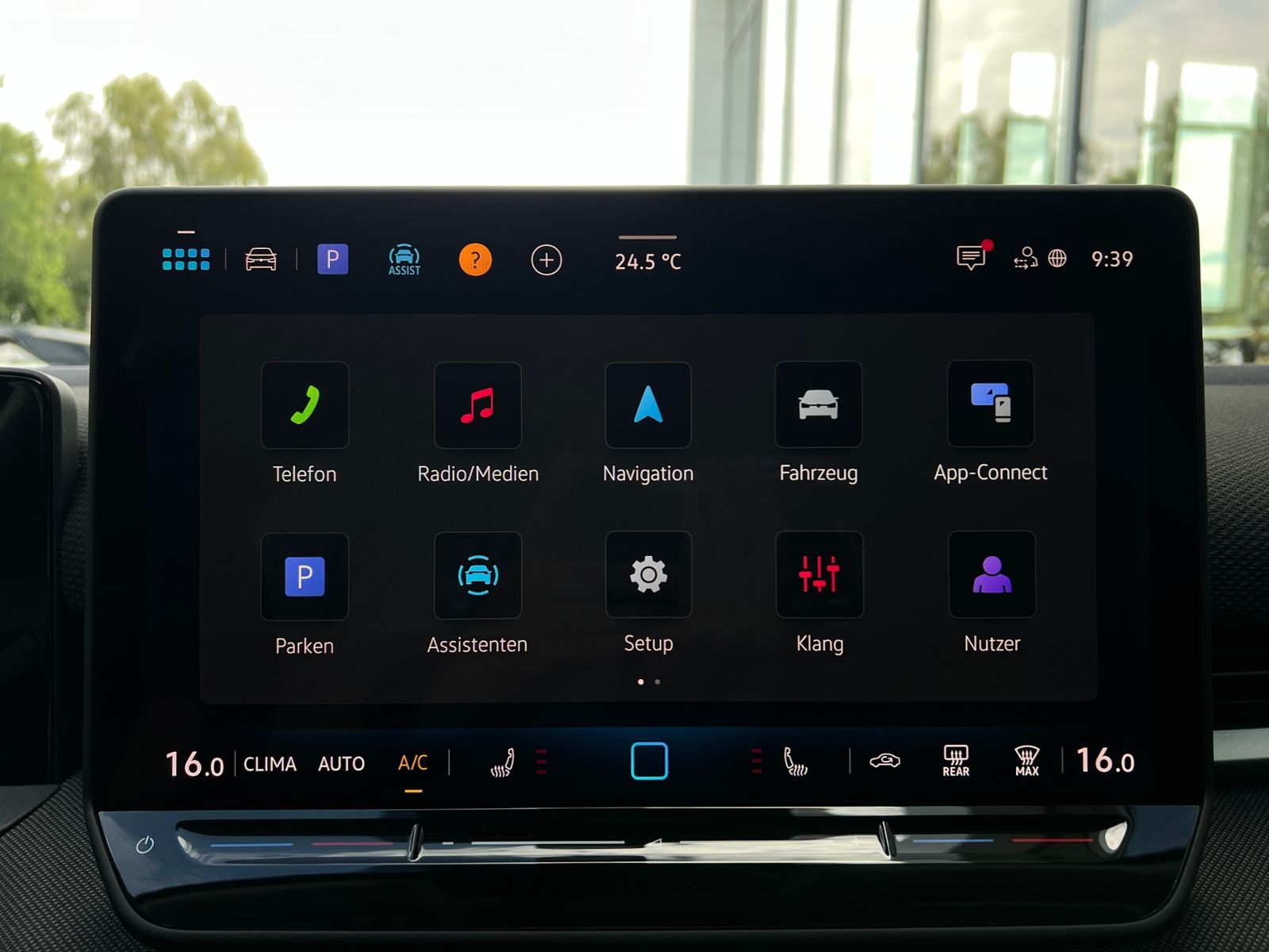 Fahrzeugabbildung Volkswagen T-Roc Life 1.5 eTSI DSG  *AHK, Ganzjahresreifen,