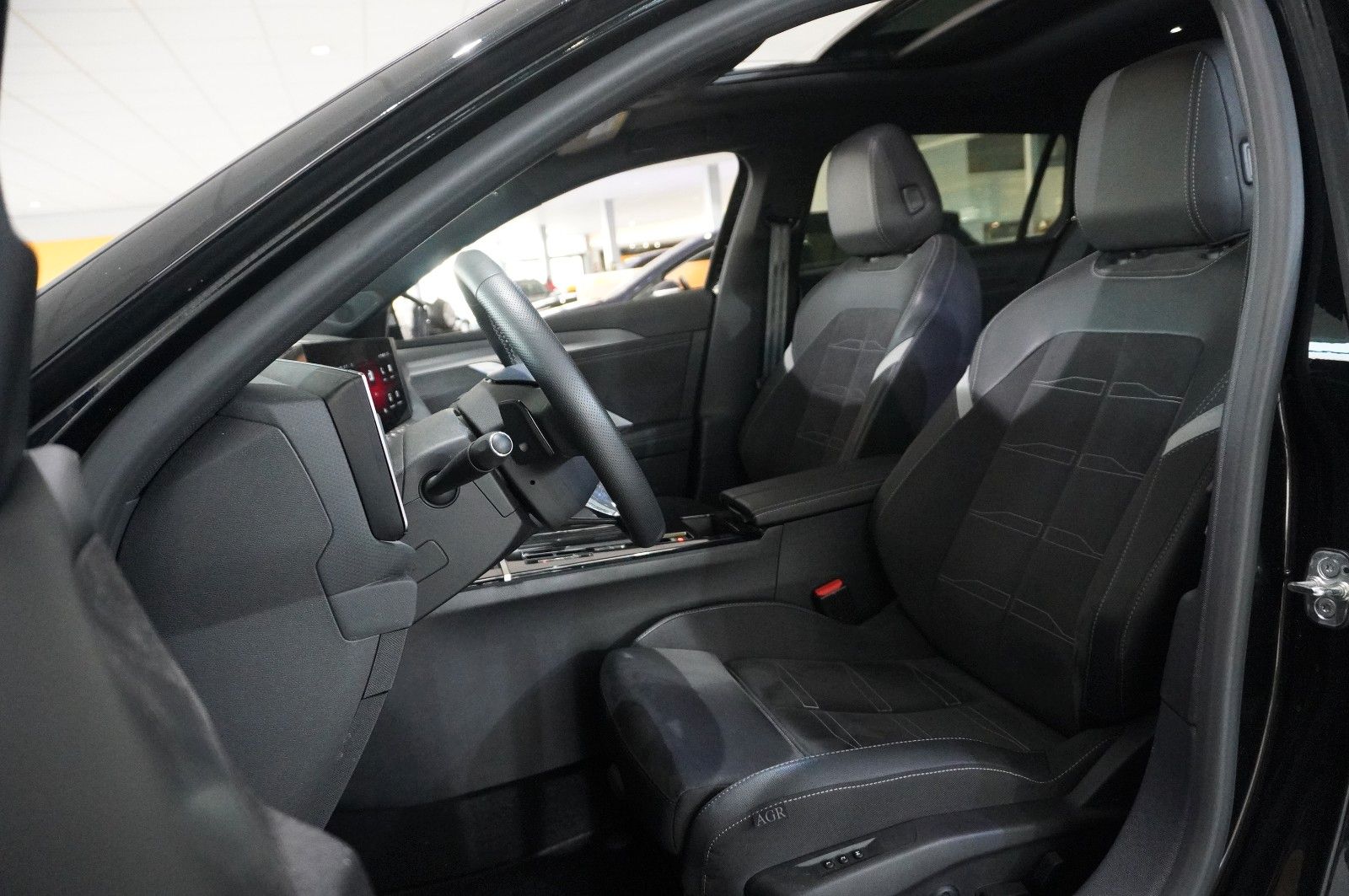 Fahrzeugabbildung Opel Astra L ST 1.2T ULTIMATE NAVI/LED/360°/VIRT/DAB+